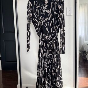 Anne Klein Black and White Long Sleeve Dress